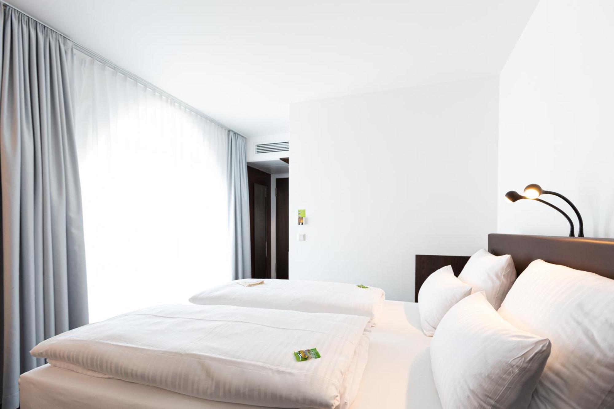 Tobbaccon Hotel เบนส์ไฮม์ ภายนอก รูปภาพ