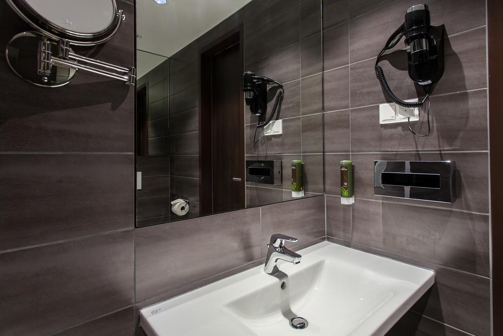 Tobbaccon Hotel เบนส์ไฮม์ ภายนอก รูปภาพ
