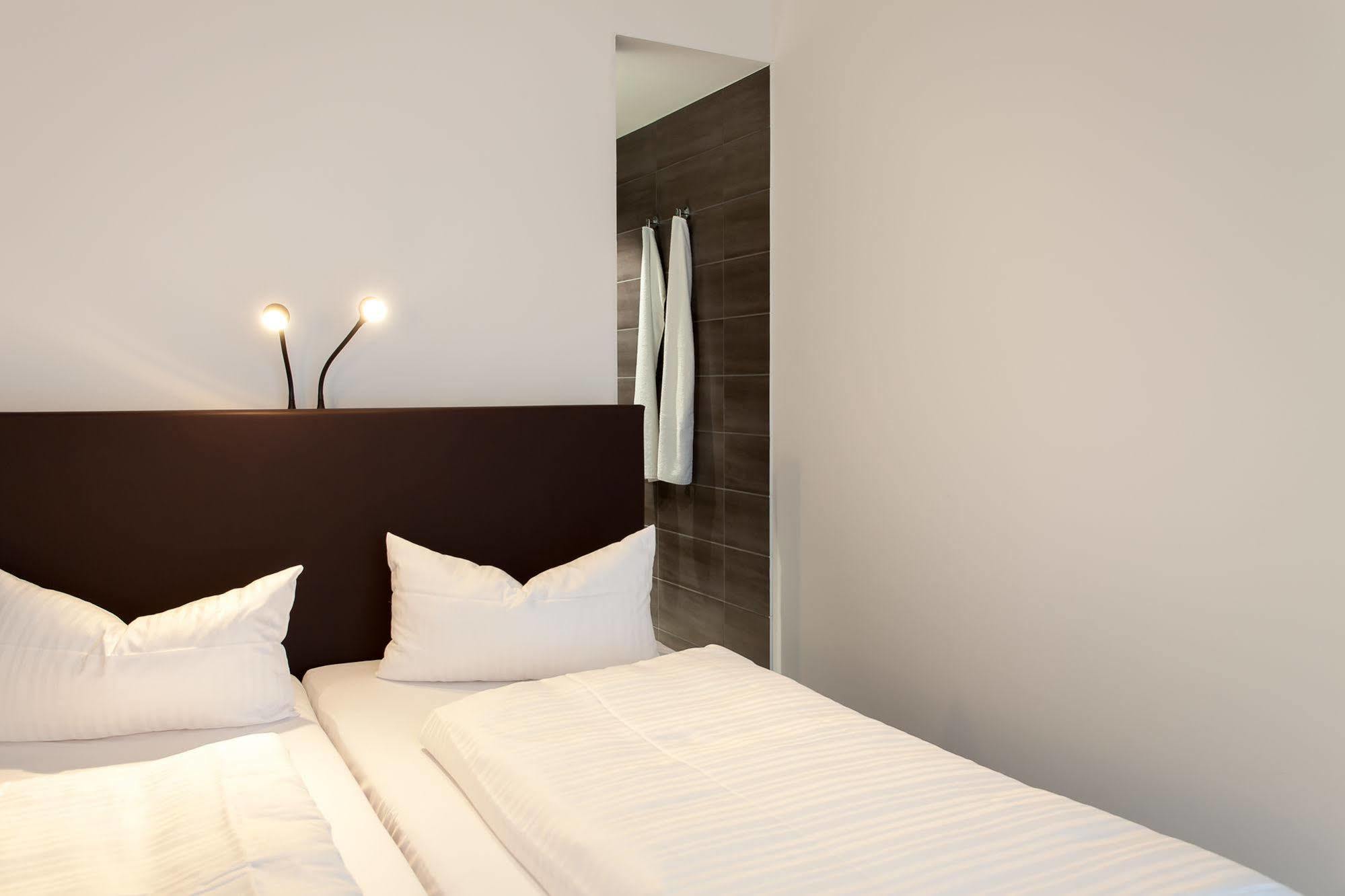 Tobbaccon Hotel เบนส์ไฮม์ ภายนอก รูปภาพ